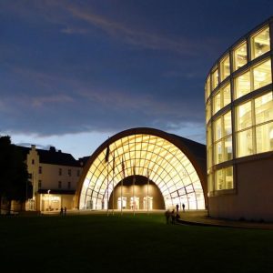 Stadthalle Bielefeld bei Nacht