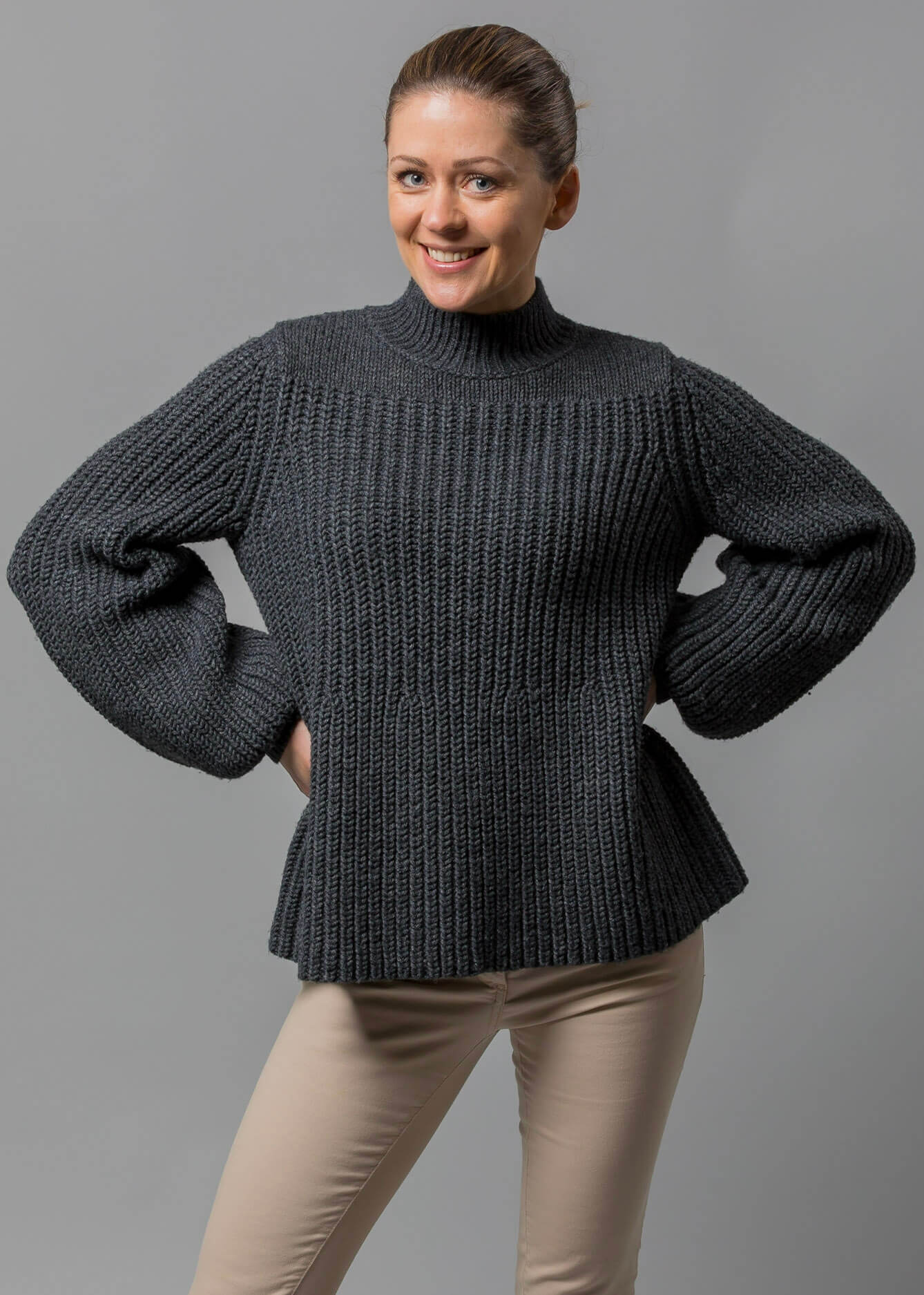 Ballonärmel Pullover Zora in anthrazit – Bild 2