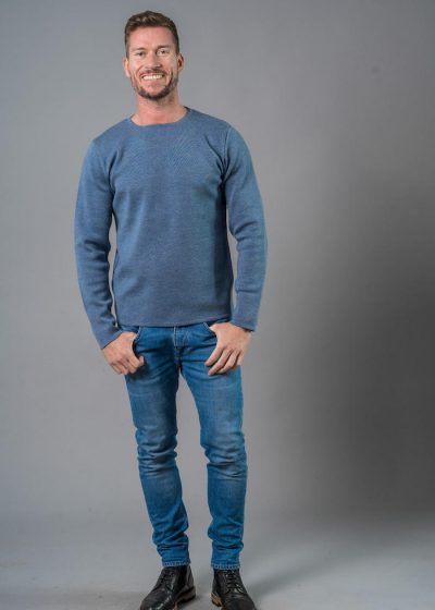 Julian in jeans-blau ein Merinopullover Herren von Connemara - Wollpullover waschen ist ganz einfach