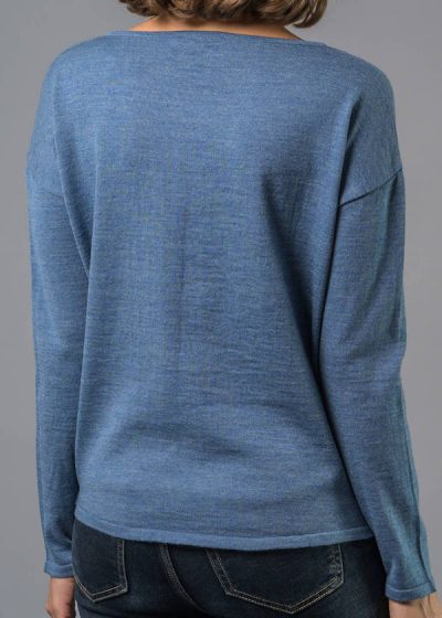 Rückenansicht Merinopullover Damen von Connemara in jeans blau