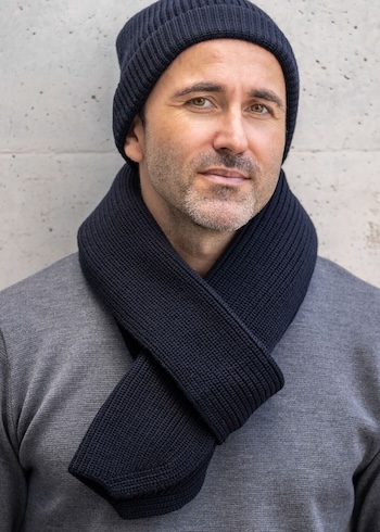 Wollschal dunkelblau aus Merinowolle von Connemara - Wollschal waschen ist ganz einfach - Eine toller Schal aus Merinowolle