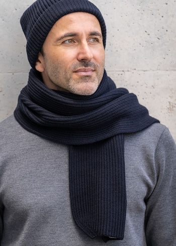 Wollschal dunkelblau aus Merinowolle von Connemara - Wollschal waschen ist ganz einfach - Eine toller Schal aus Merinowolle