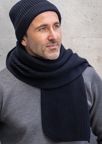 Wollschal dunkelblau aus Merinowolle von Connemara - Wollschal waschen ist ganz einfach - Eine toller Schal aus Merinowolle